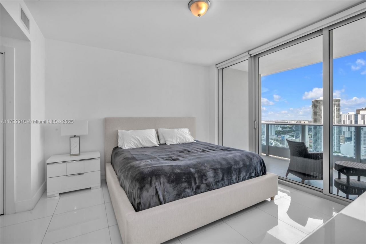 200 Biscayne Boulevard Way, Unit 4012, Miami, FL 33131 Photo