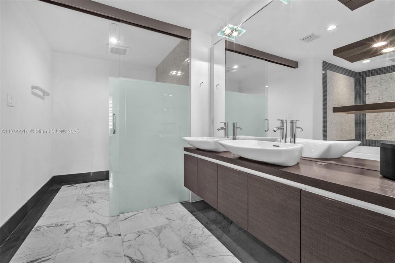 200 Biscayne Boulevard Way, Unit 4012, Miami, FL 33131 Photo