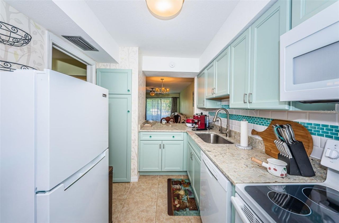 2117 Lakewood Club Drive S, Unit 7K, Saint Petersburg, FL 33712 Photo