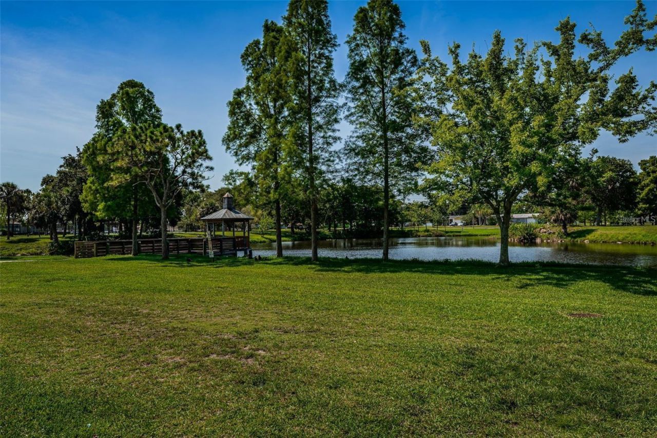 2117 Lakewood Club Drive S, Unit 7K, Saint Petersburg, FL 33712 Photo