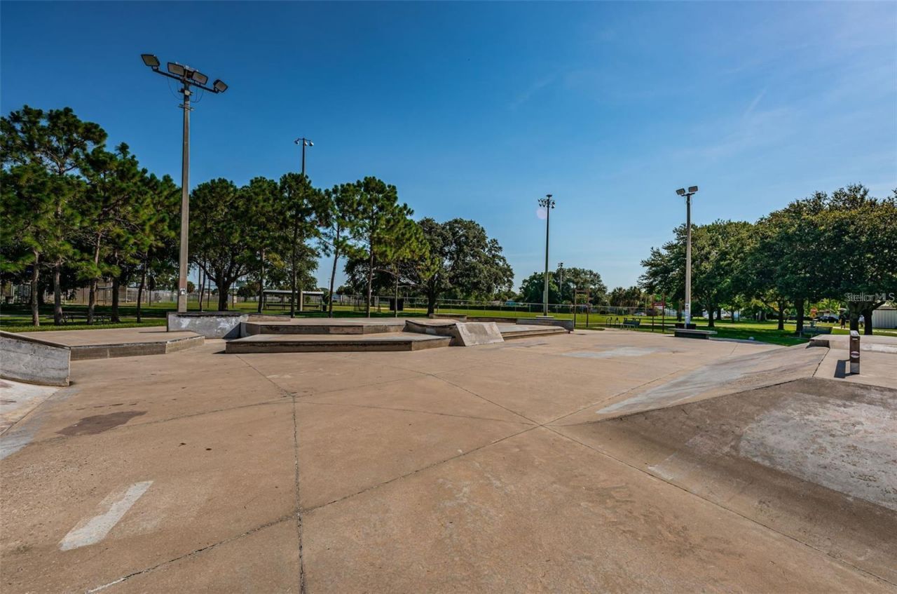 2117 Lakewood Club Drive S, Unit 7K, Saint Petersburg, FL 33712 Photo