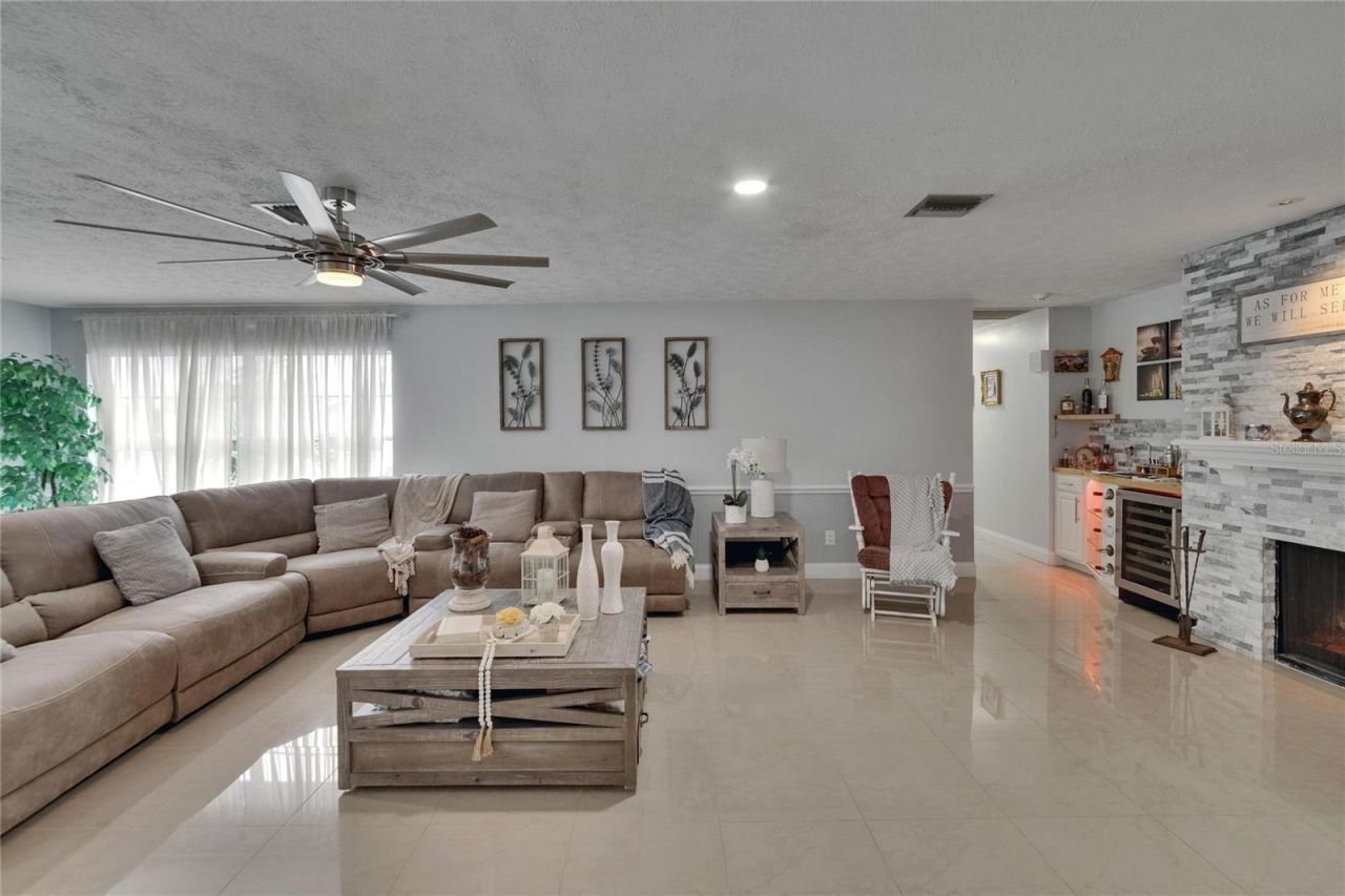 2219 Summit View Drive, Valrico, FL 33596 Photo