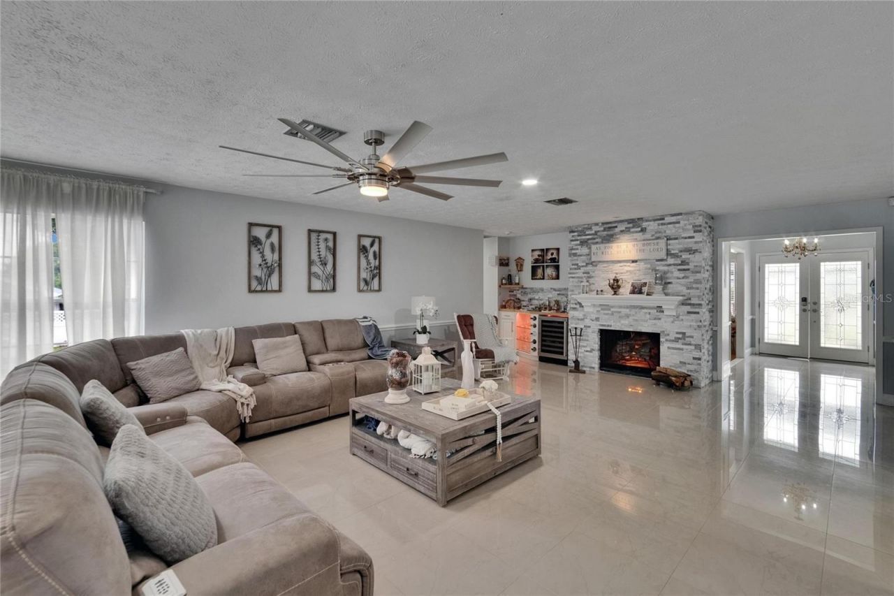 2219 Summit View Drive, Valrico, FL 33596 Photo