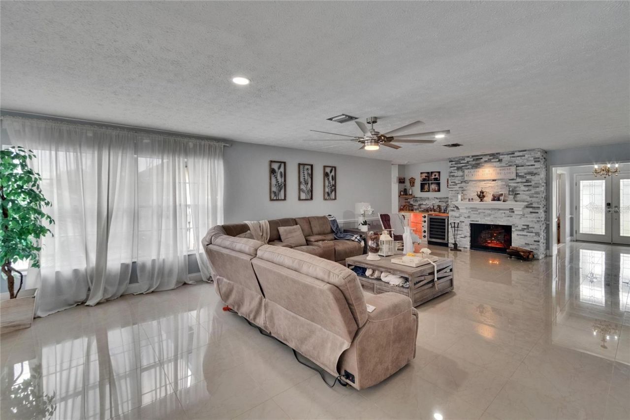 2219 Summit View Drive, Valrico, FL 33596 Photo