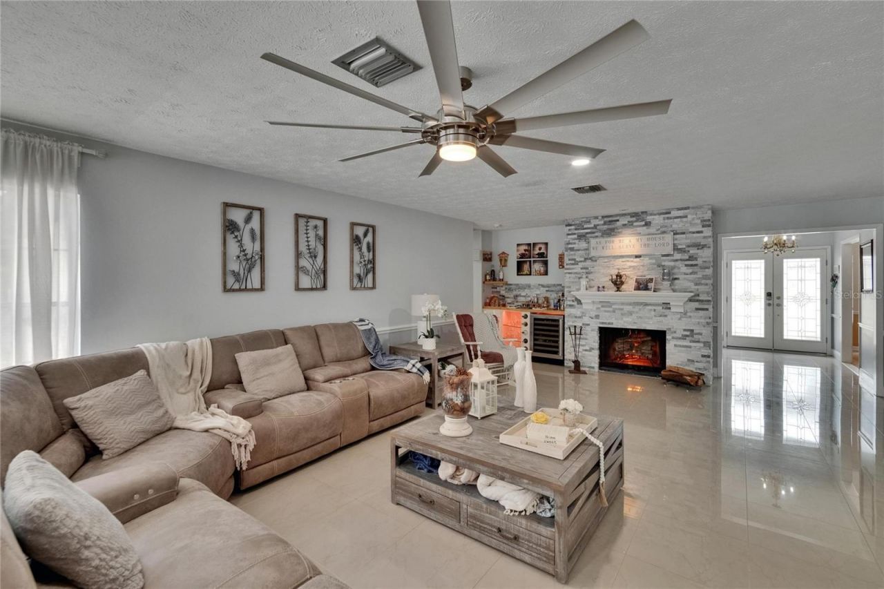 2219 Summit View Drive, Valrico, FL 33596 Photo