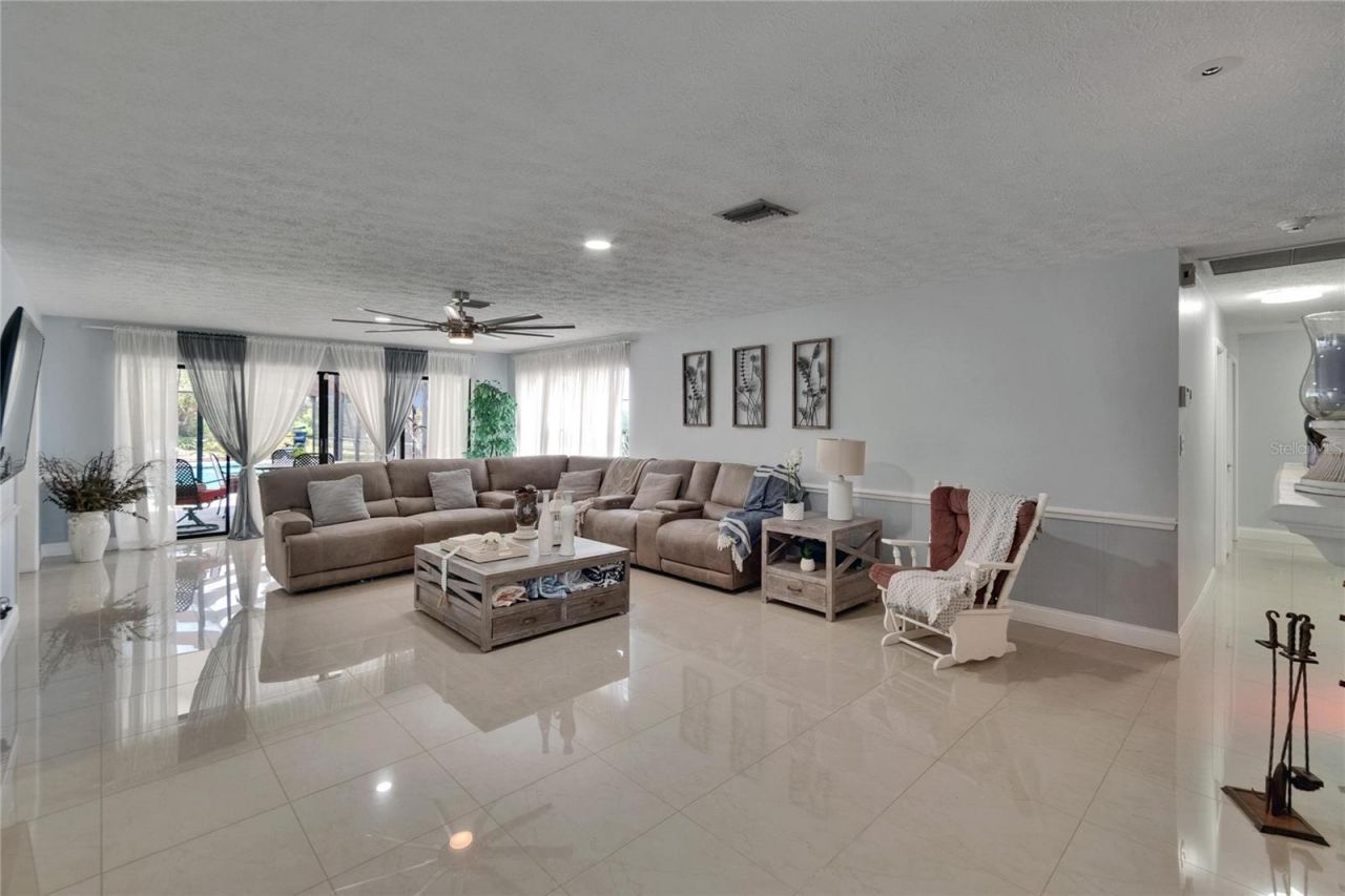 2219 Summit View Drive, Valrico, FL 33596 Photo