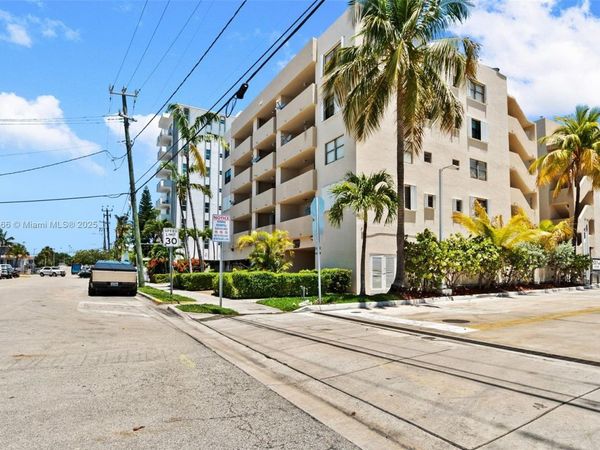 7125 Bay Dr, Unit 201, Miami Beach, FL 33141