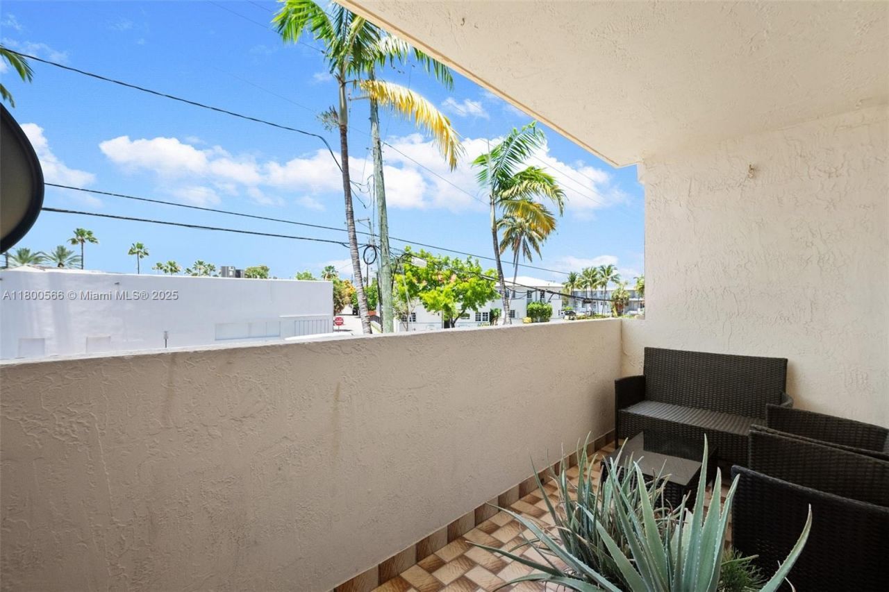 7125 Bay Dr, Unit 201, Miami Beach, FL 33141 Photo