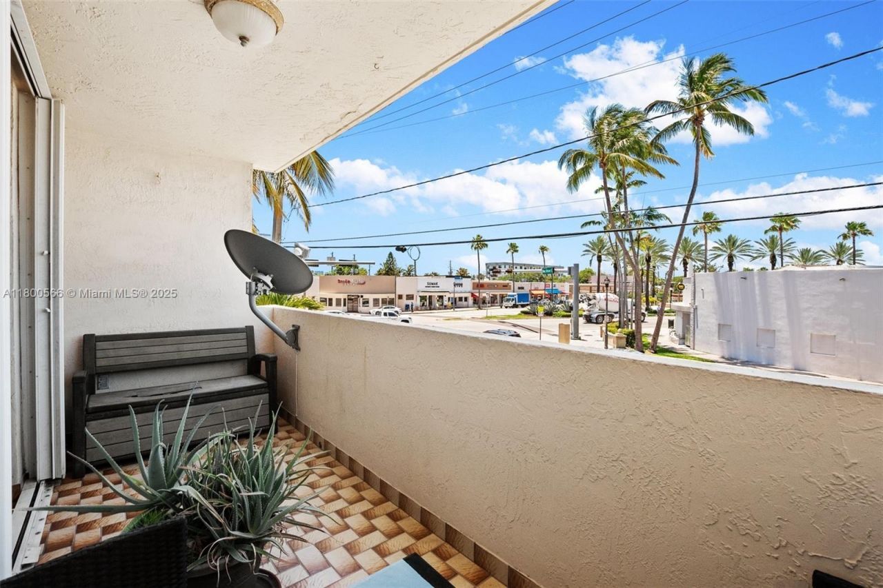 7125 Bay Dr, Unit 201, Miami Beach, FL 33141 Photo