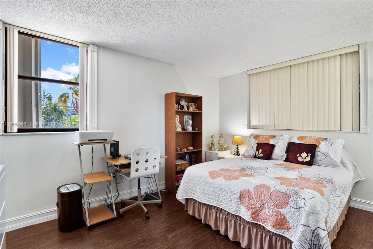 7125 Bay Dr, Unit 201, Miami Beach, FL 33141 Photo