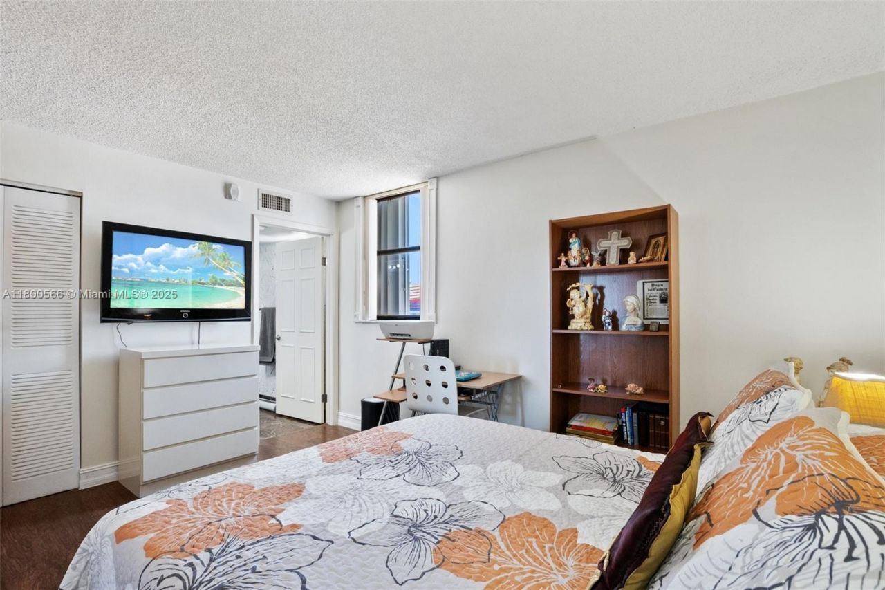 7125 Bay Dr, Unit 201, Miami Beach, FL 33141 Photo