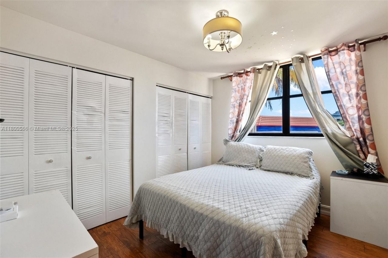 7125 Bay Dr, Unit 201, Miami Beach, FL 33141 Photo