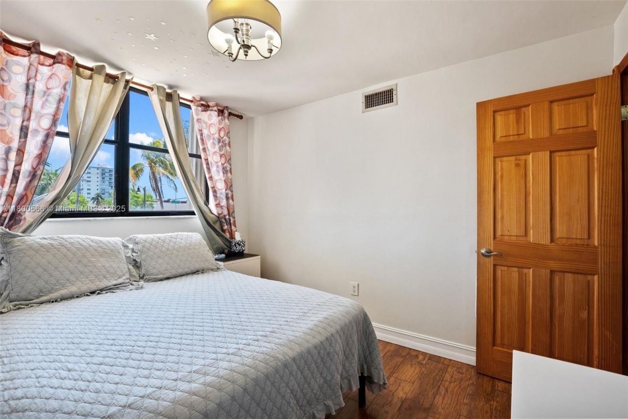 7125 Bay Dr, Unit 201, Miami Beach, FL 33141 Photo