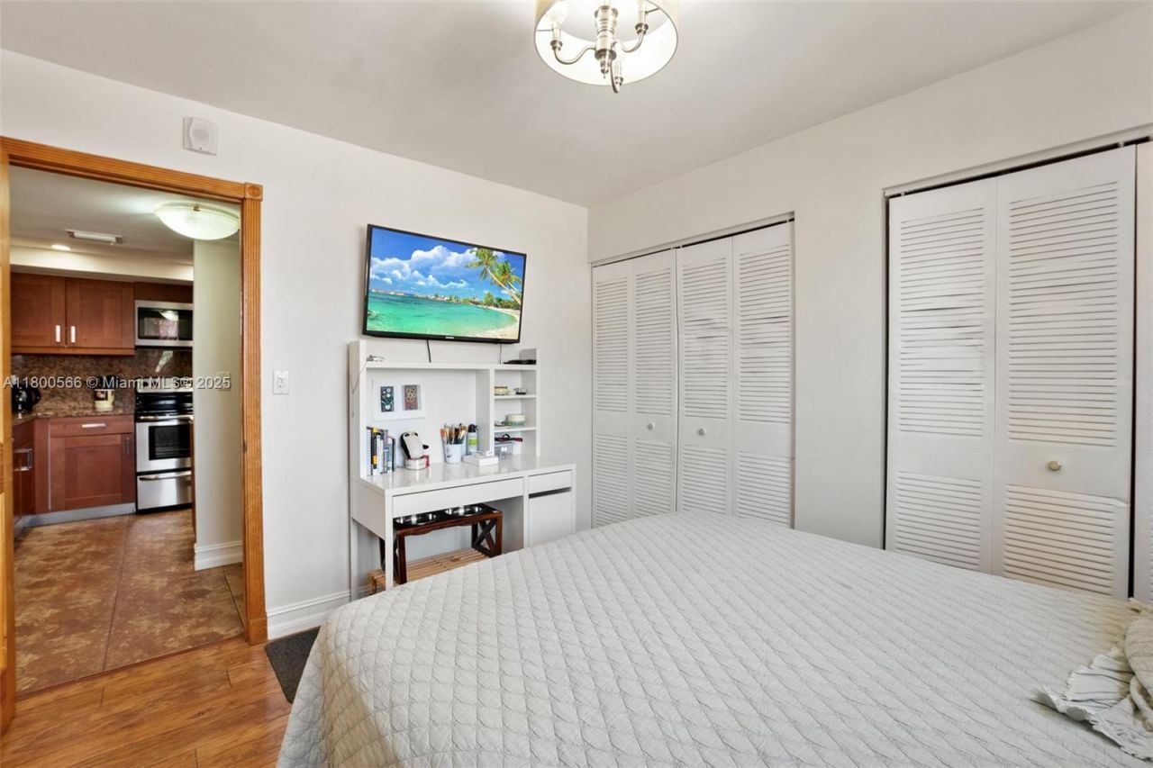 7125 Bay Dr, Unit 201, Miami Beach, FL 33141 Photo