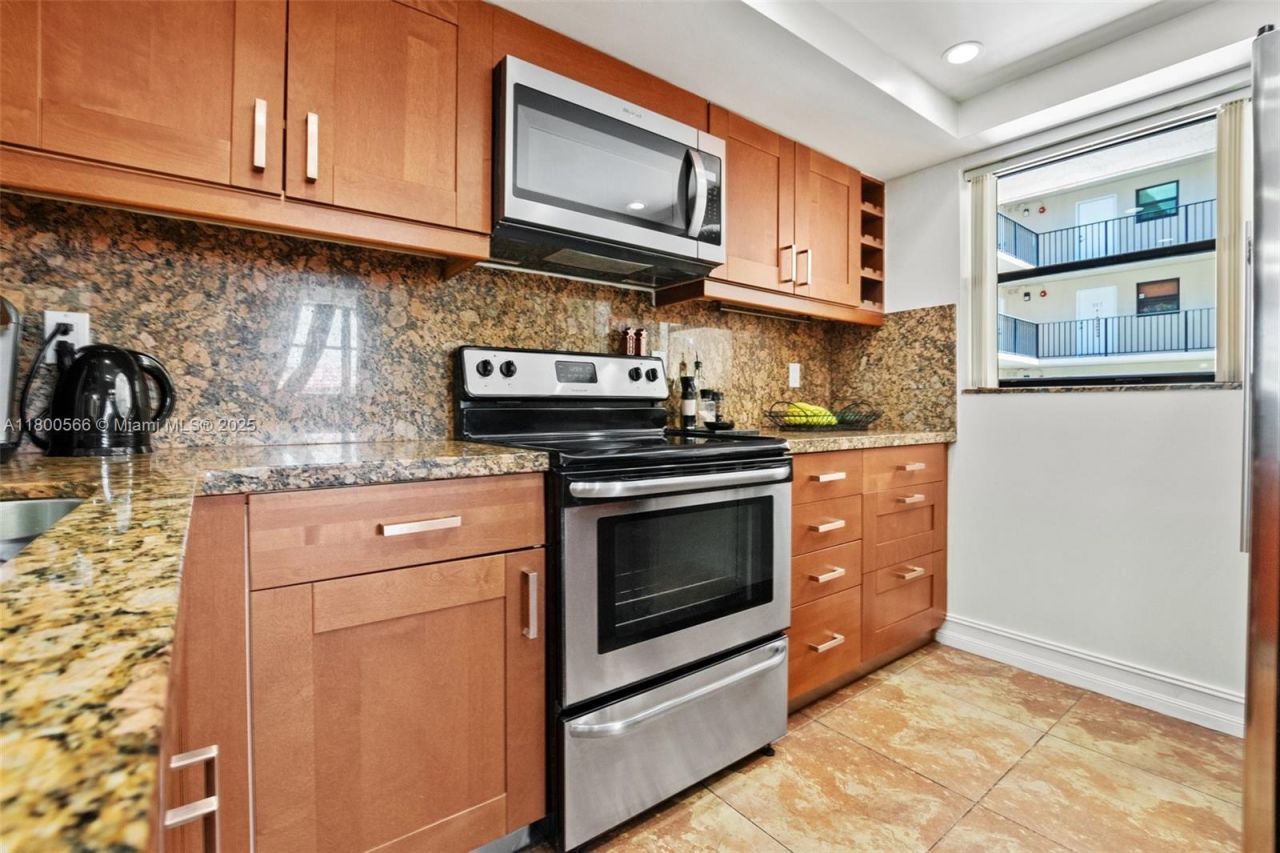 7125 Bay Dr, Unit 201, Miami Beach, FL 33141 Photo