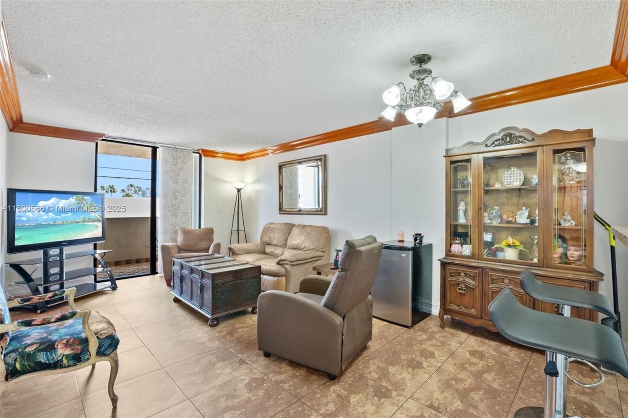 7125 Bay Dr, Unit 201, Miami Beach, FL 33141 Photo