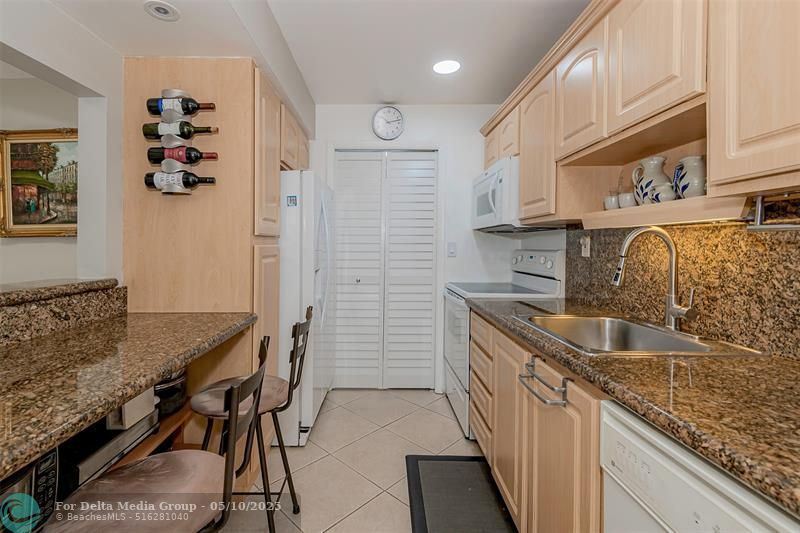 230 Lakeview Drive, Unit 201, Weston, FL 33326 Photo