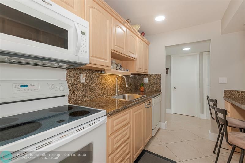 230 Lakeview Drive, Unit 201, Weston, FL 33326 Photo