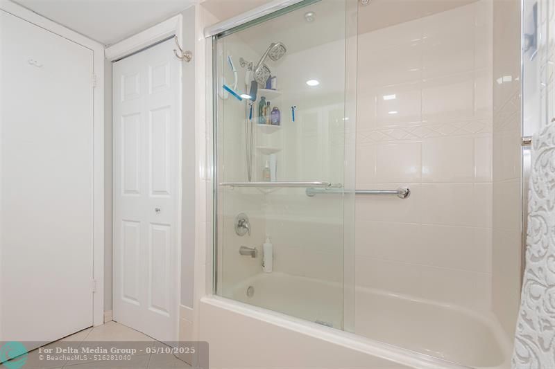 230 Lakeview Drive, Unit 201, Weston, FL 33326 Photo
