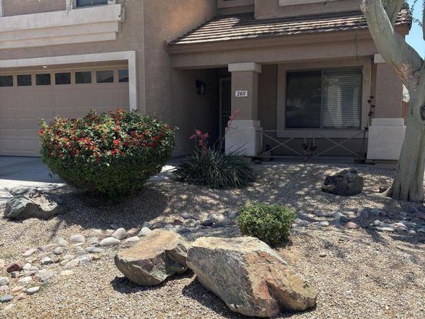 2411 W LUCIA Drive, Phoenix, AZ 85085