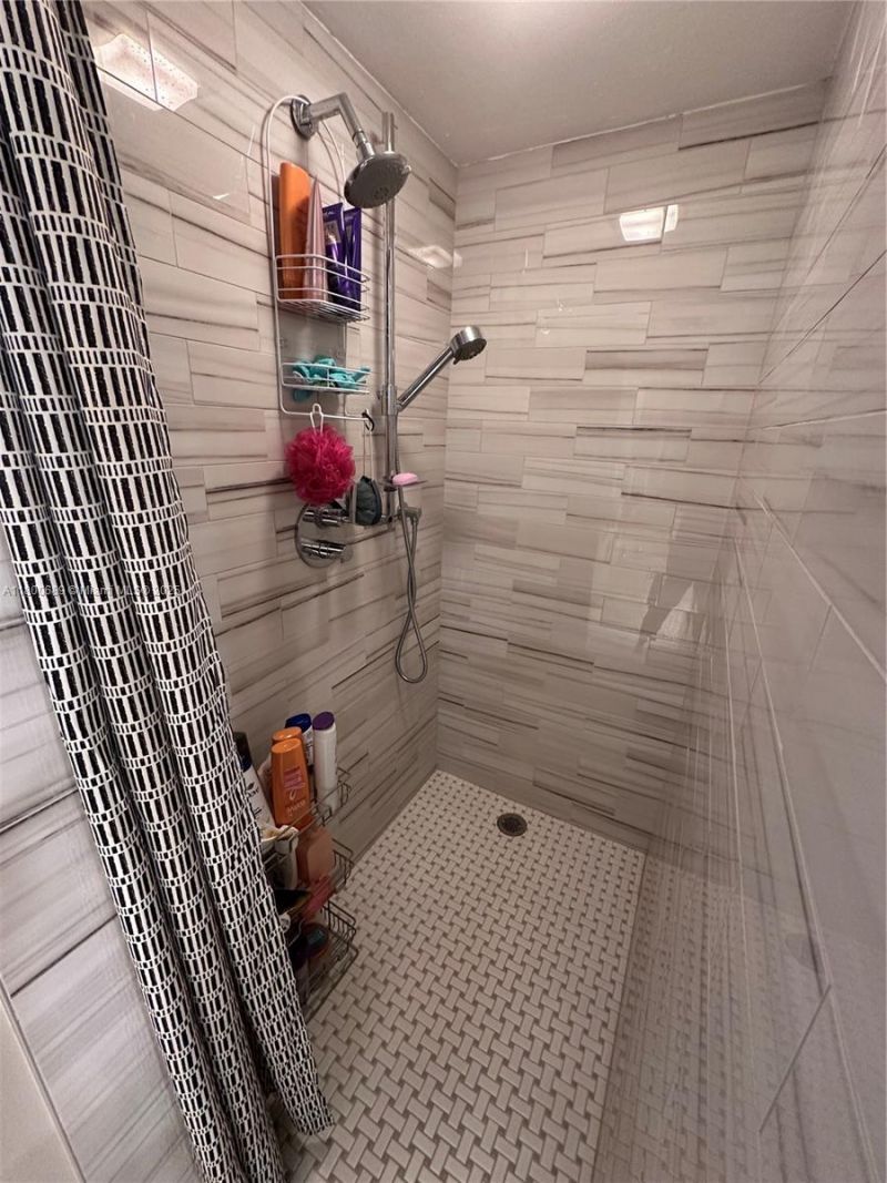 1865 S Ocean Dr, Unit 17C, Hallandale Beach, FL 33009 Photo