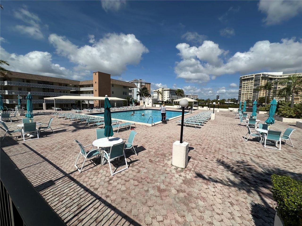 1865 S Ocean Dr, Unit 17C, Hallandale Beach, FL 33009 Photo