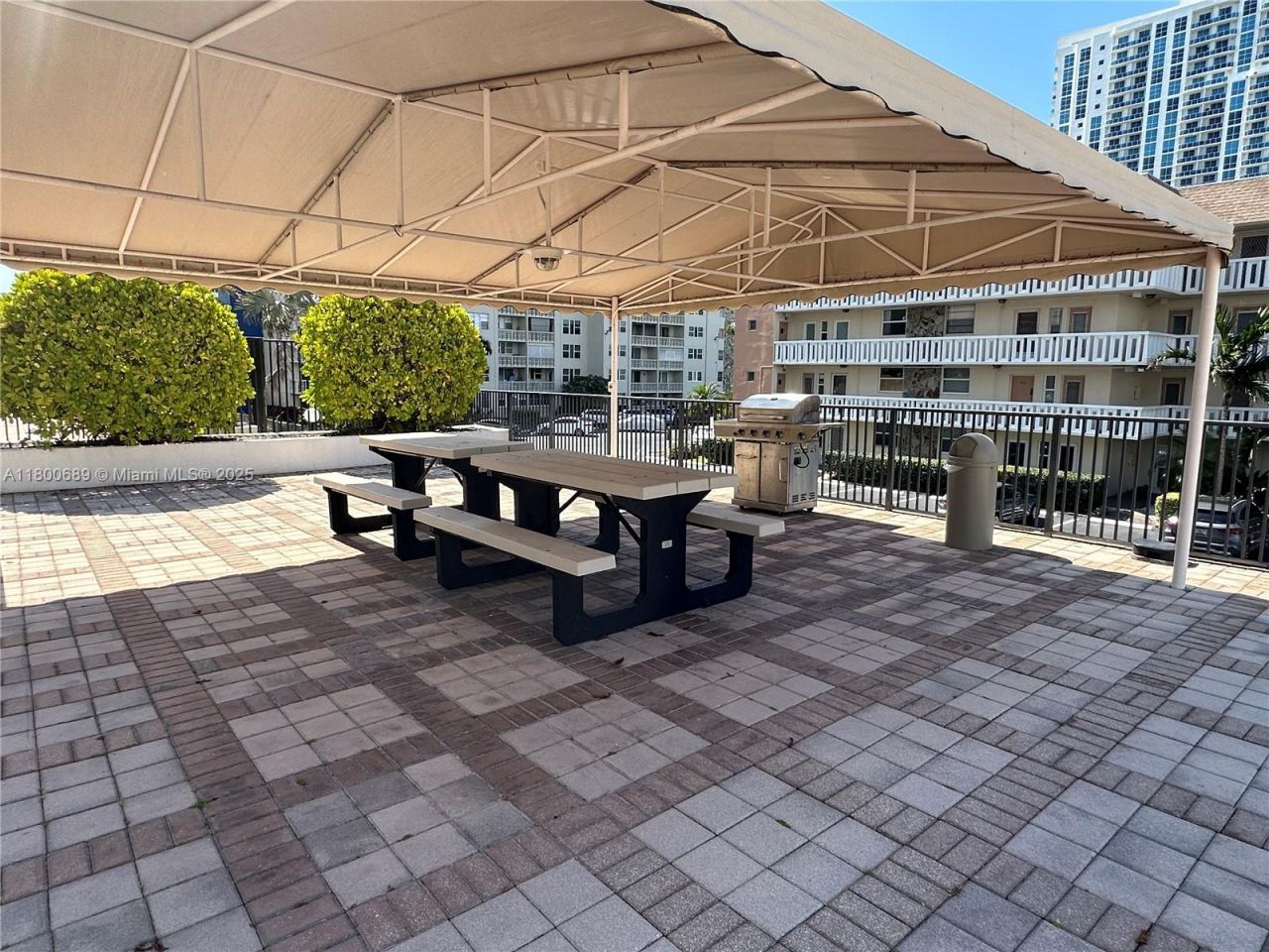 1865 S Ocean Dr, Unit 17C, Hallandale Beach, FL 33009 Photo