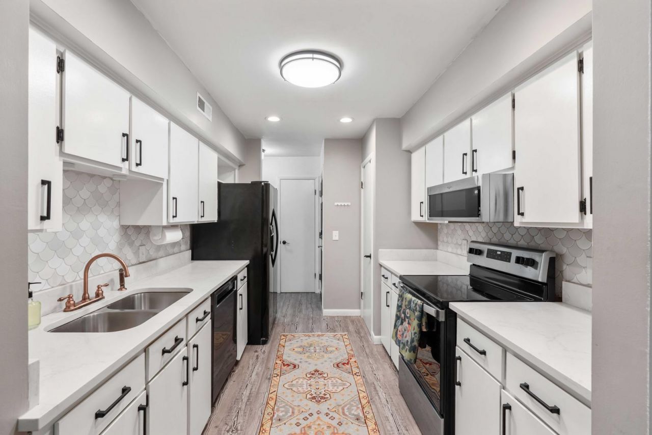 1142 Village Creek Lane Photo 5