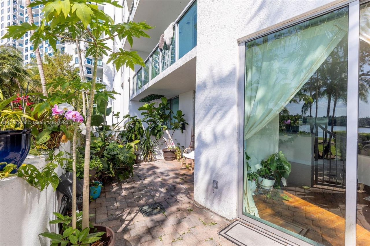 2681 N Flamingo Rd, Unit TH4S, Sunrise, FL 33323 Photo