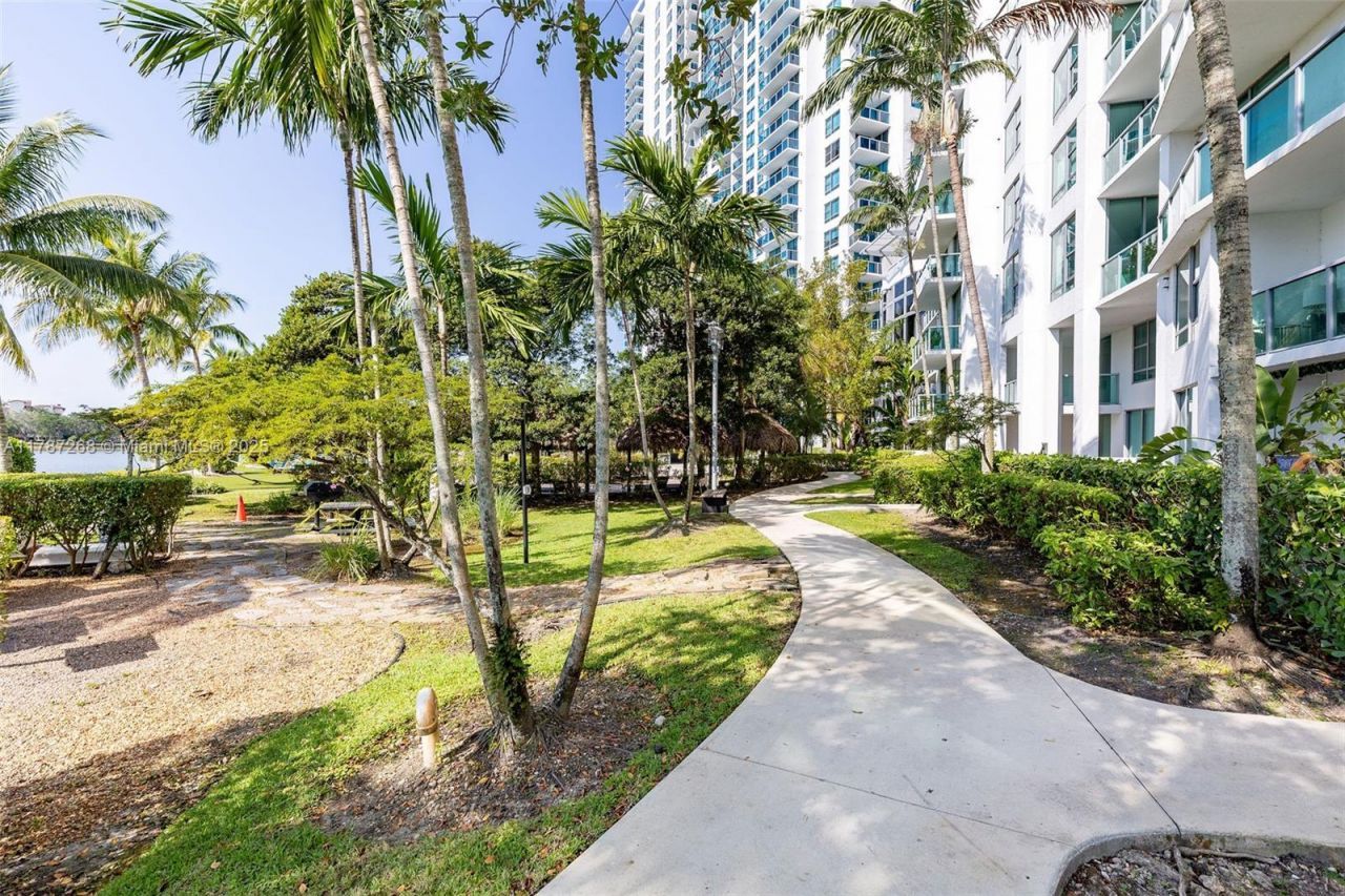 2681 N Flamingo Rd, Unit TH4S, Sunrise, FL 33323 Photo