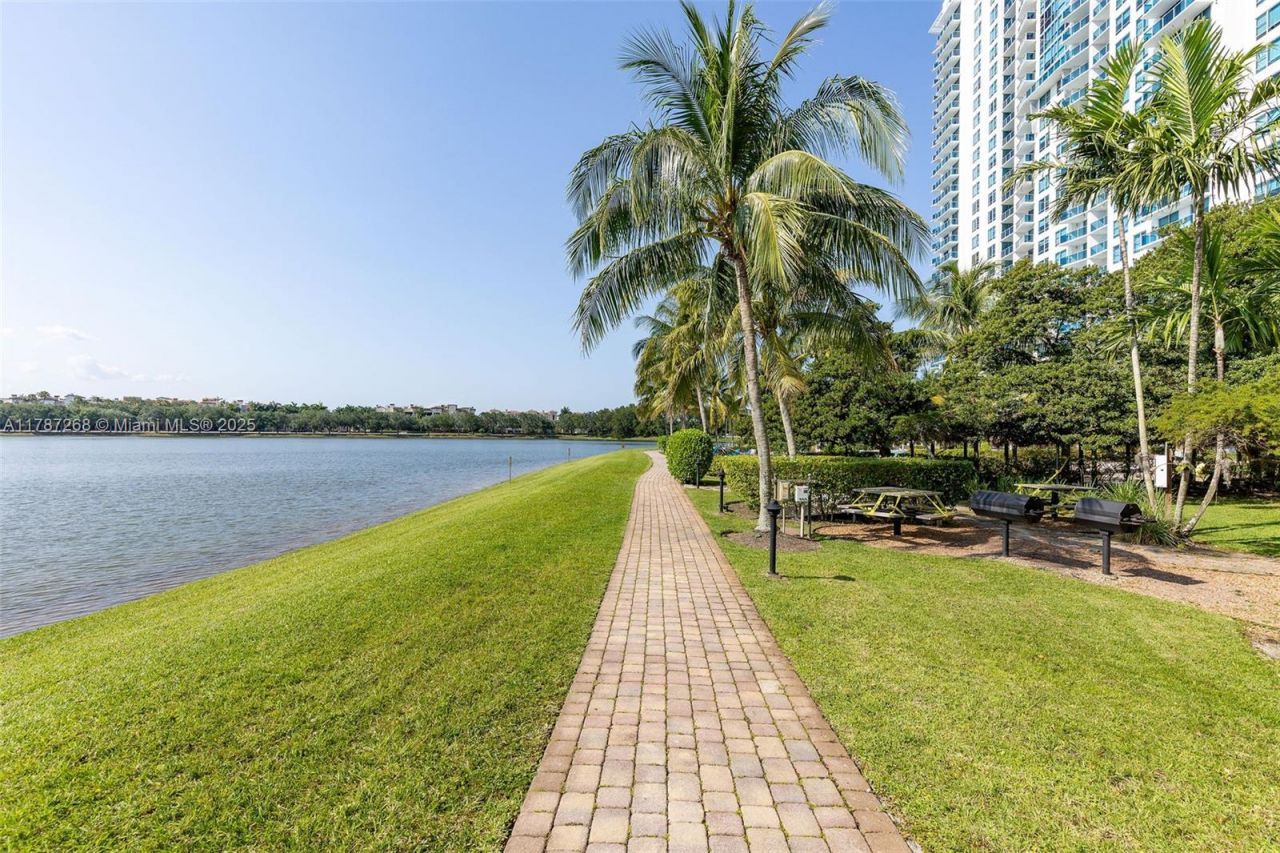 2681 N Flamingo Rd, Unit TH4S, Sunrise, FL 33323 Photo