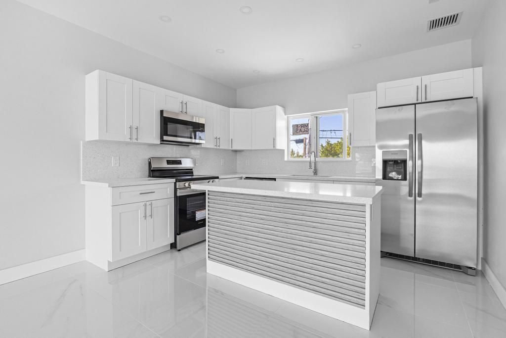 31569 Avenue D, Big Pine Key, FL 33043 Photo