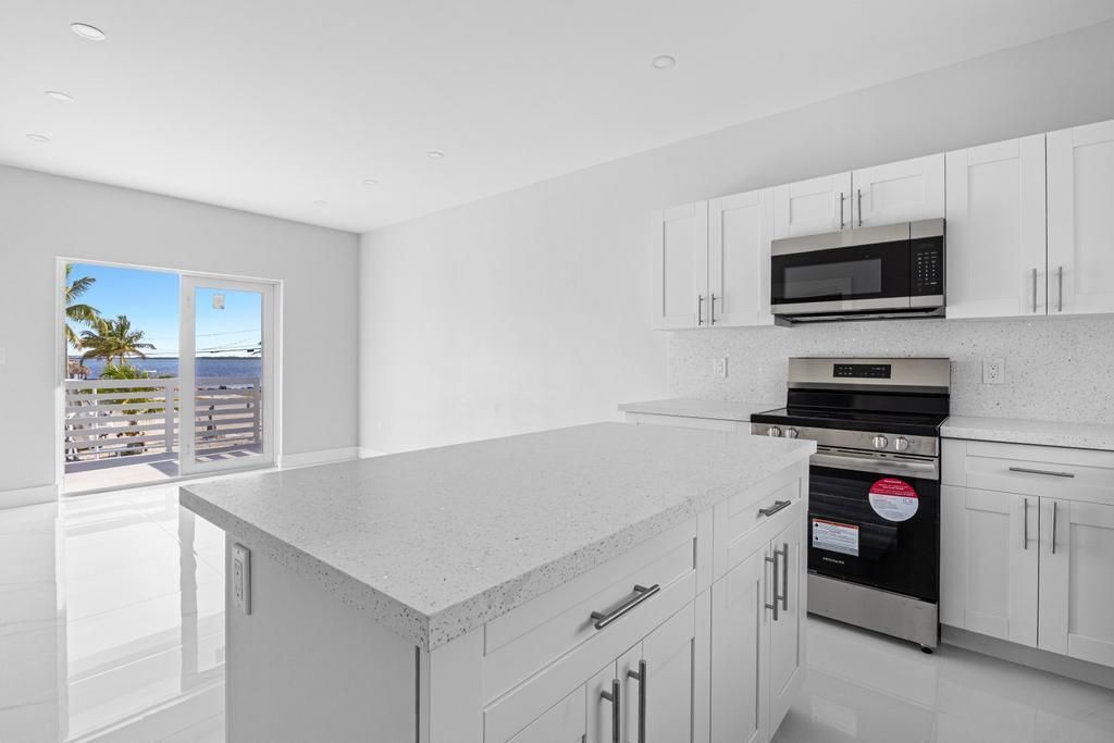 31569 Avenue D, Big Pine Key, FL 33043 Photo