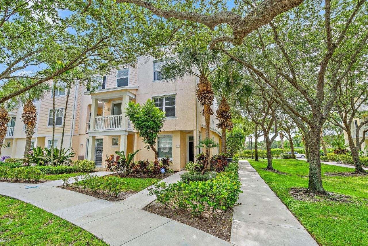 255 Murcia Drive, Unit 211, Jupiter, FL 33458 Photo