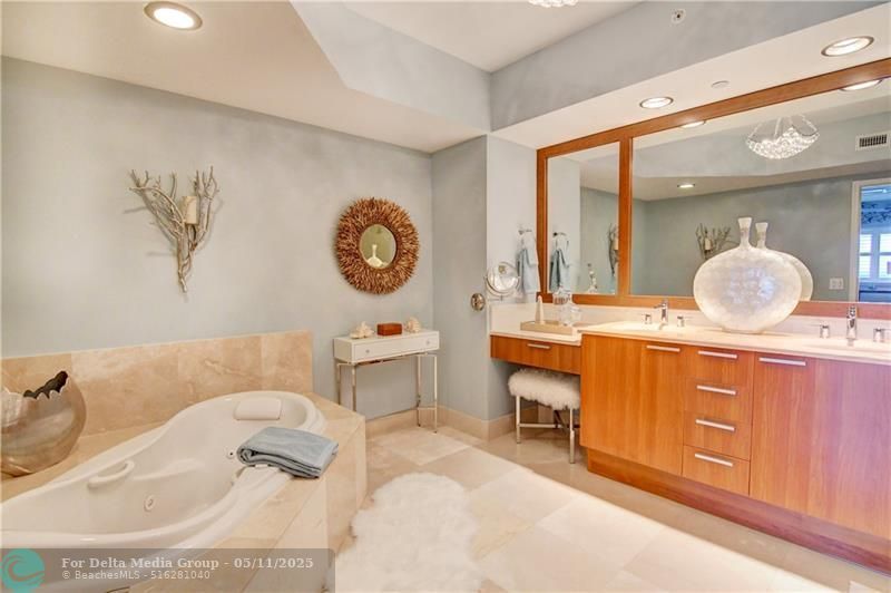 2640 Lake Shore Dr, Unit 2211, Riviera Beach, FL 33404 Photo