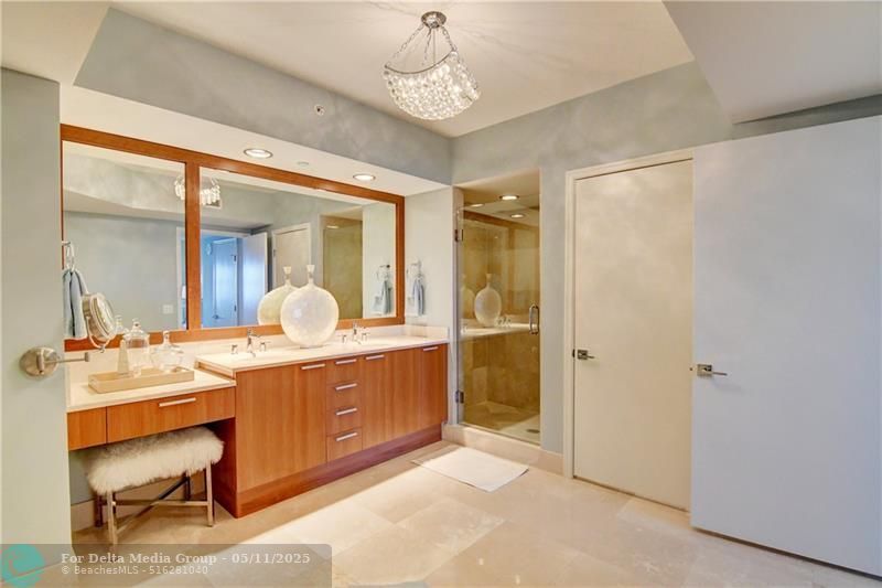 2640 Lake Shore Dr, Unit 2211, Riviera Beach, FL 33404 Photo