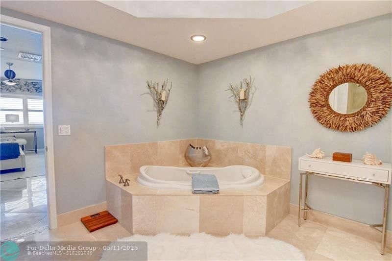 2640 Lake Shore Dr, Unit 2211, Riviera Beach, FL 33404 Photo