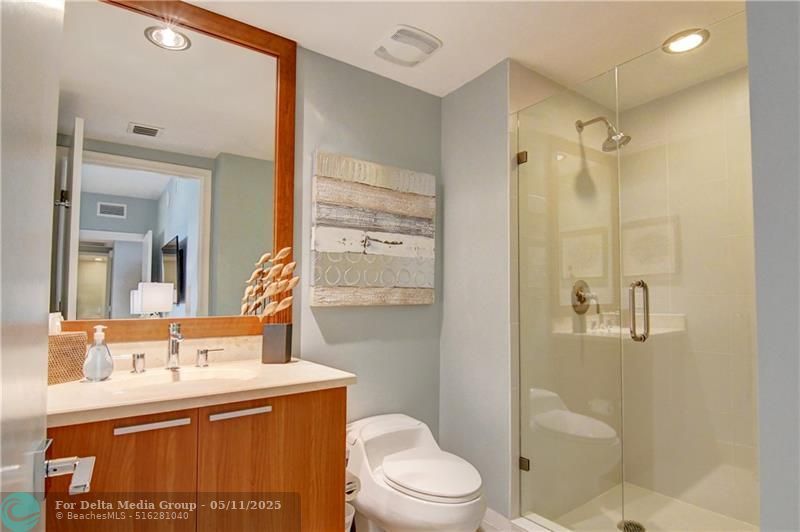 2640 Lake Shore Dr, Unit 2211, Riviera Beach, FL 33404 Photo