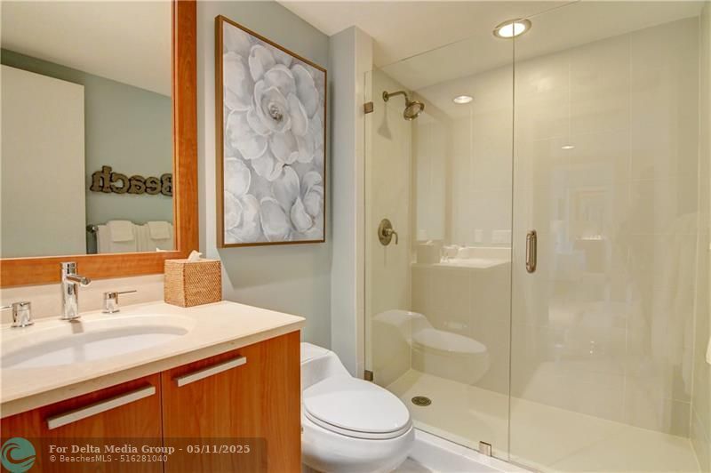 2640 Lake Shore Dr, Unit 2211, Riviera Beach, FL 33404 Photo