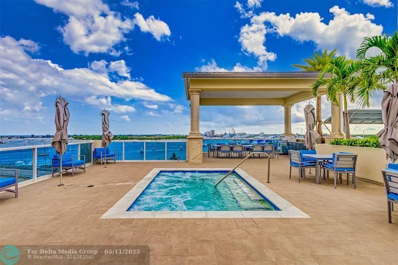 2640 Lake Shore Dr, Unit 2211, Riviera Beach, FL 33404 Photo