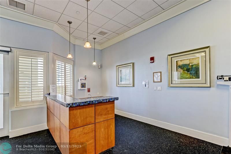 2640 Lake Shore Dr, Unit 2211, Riviera Beach, FL 33404 Photo