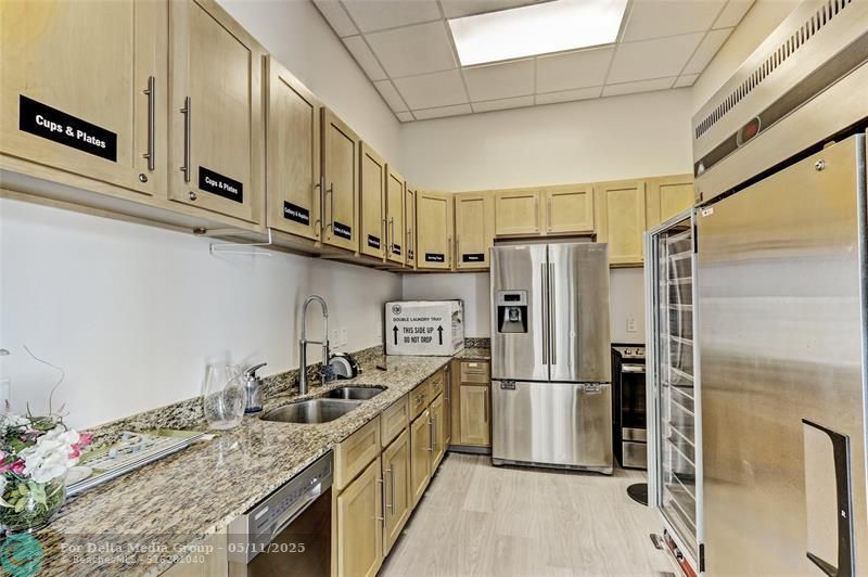 2640 Lake Shore Dr, Unit 2211, Riviera Beach, FL 33404 Photo