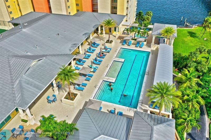 2640 Lake Shore Dr, Unit 2211, Riviera Beach, FL 33404 Photo