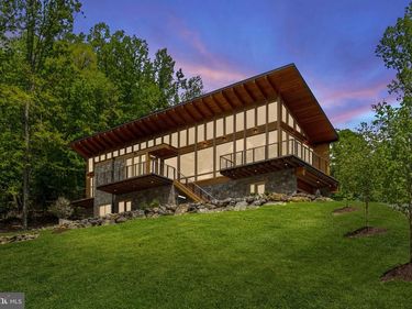 559 BESSIE BELL MOUNTAIN ROAD, CASTLETON, VA 22716