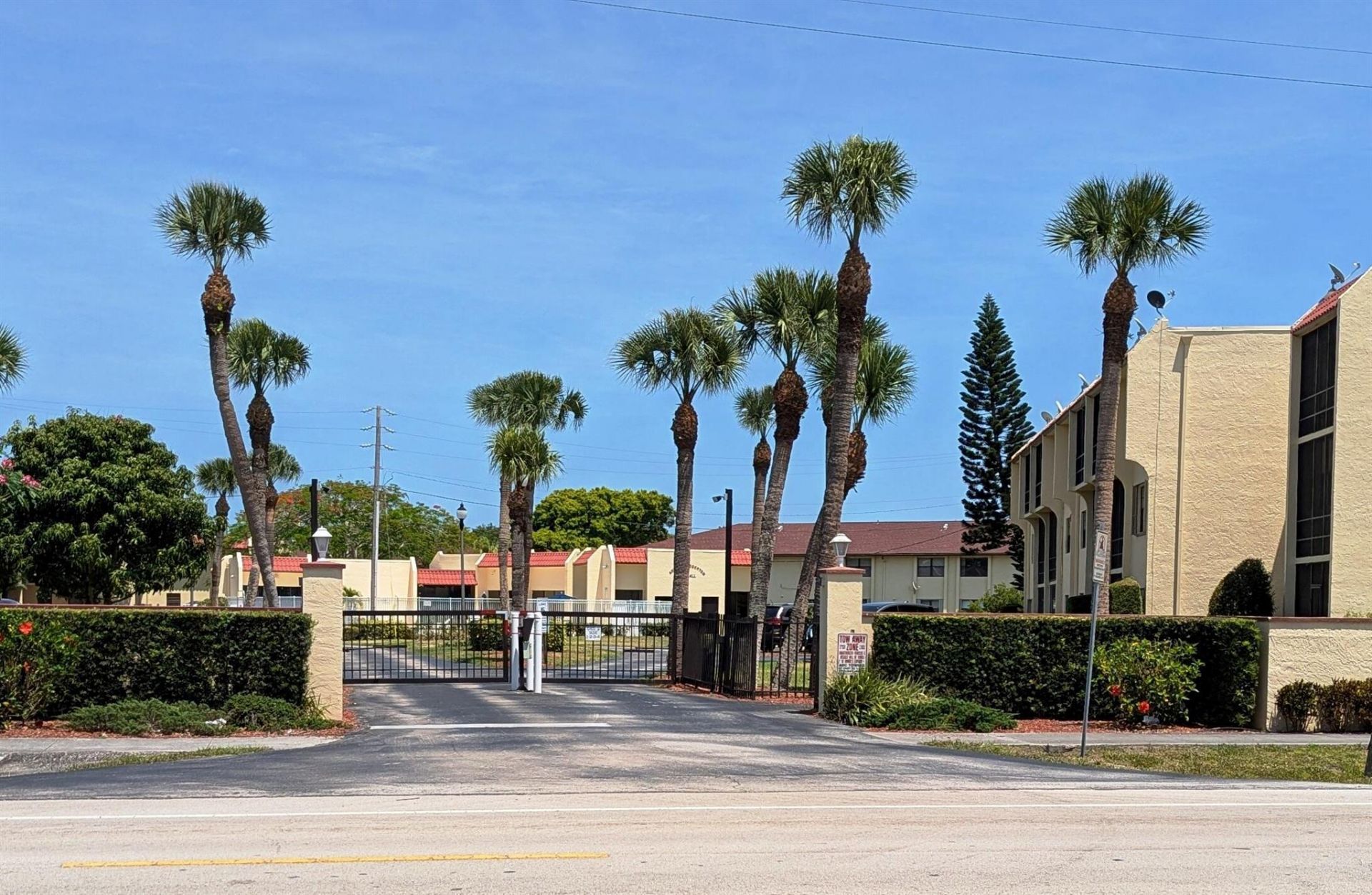 2050 Oleander Boulevard, Unit 2-206, Fort Pierce, FL 34950 Photo