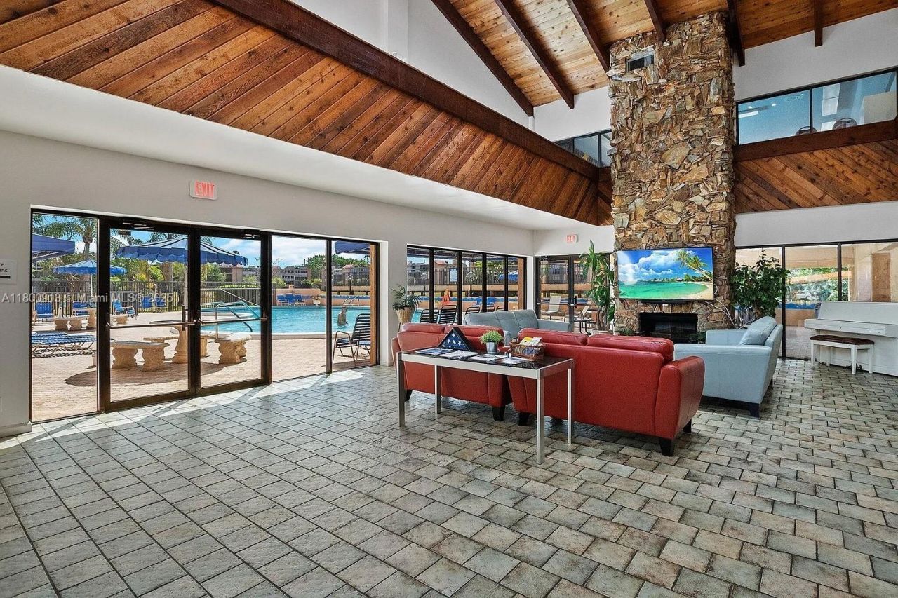 7220 Lake Cir Dr, Unit 301, Margate, FL 33063 Photo