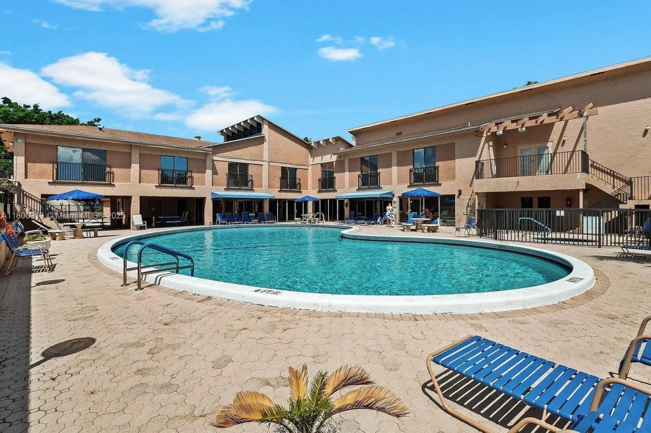 7220 Lake Cir Dr, Unit 301, Margate, FL 33063 Photo