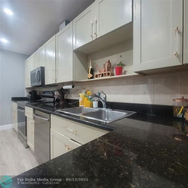 9210 NW 14th Street, Unit 9210, Hollywood, FL 33024 Photo