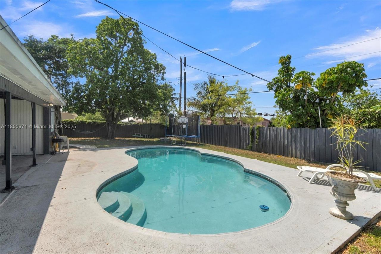 1371 NW 198th St, Miami Gardens, FL 33169 Photo