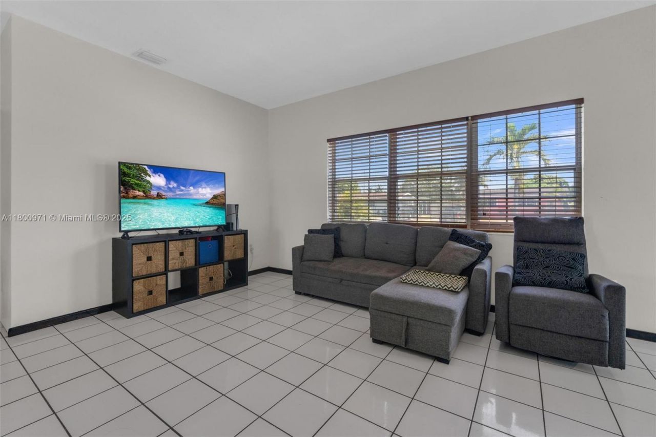 1371 NW 198th St, Miami Gardens, FL 33169 Photo